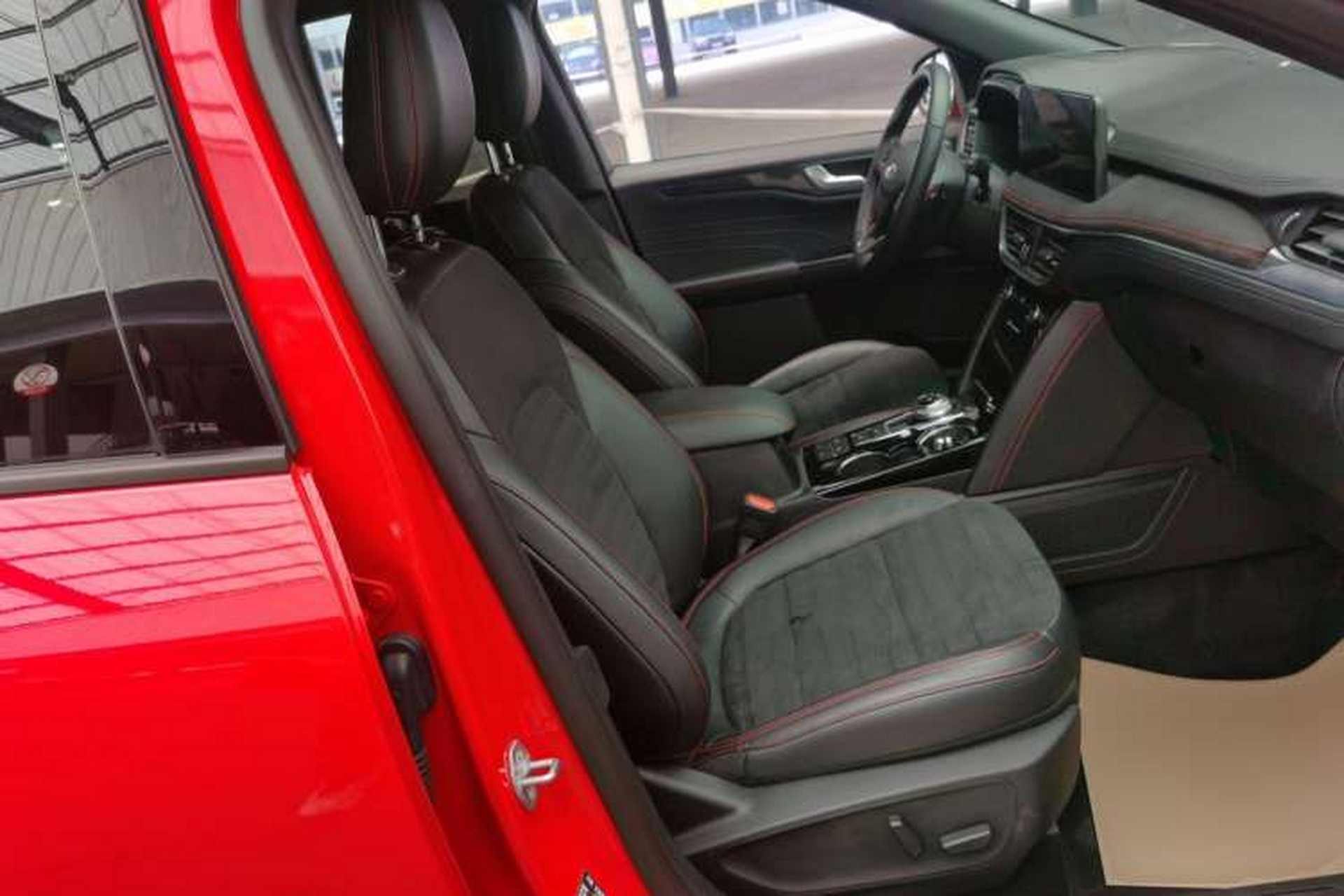 Used Ford Escape 2020 EcoBoost 245 Four-Wheel Drive ST-LINE Deluxe Edition Right Front Seat
