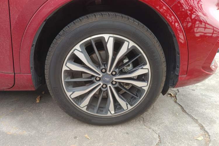 Used Ford Escape 2020 EcoBoost 245 Four-Wheel Drive ST-LINE Deluxe Edition Right Front Wheel Hub