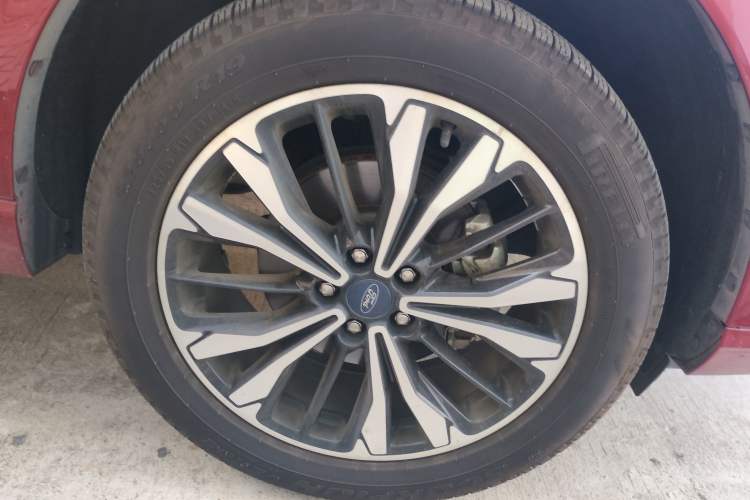 Used Ford Escape 2020 EcoBoost 245 Four-Wheel Drive ST-LINE Deluxe Edition Right Front Wheel Hub