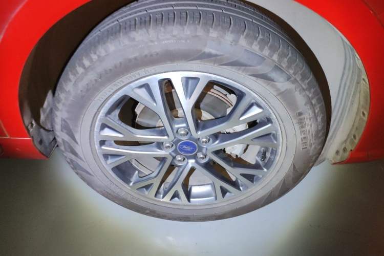 Used Ford Escape 2020 EcoBoost 245 Two-Wheel Drive Smart & Enjoyment Model Right Front Wheel Hub