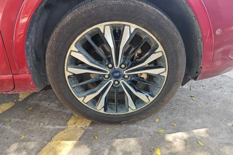 Used Ford Escape 2020 EcoBoost 245 Four-Wheel Drive ST-LINE Deluxe Edition Right Front Wheel Hub