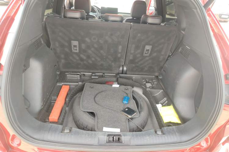 Used Ford Escape 2020 EcoBoost 245 Four-Wheel Drive ST-LINE Deluxe Edition Trunk