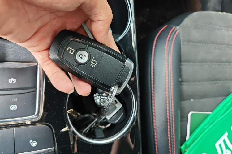 Used Ford Escape 2020 EcoBoost 245 Four-Wheel Drive ST-LINE Deluxe Edition Vehicle Key