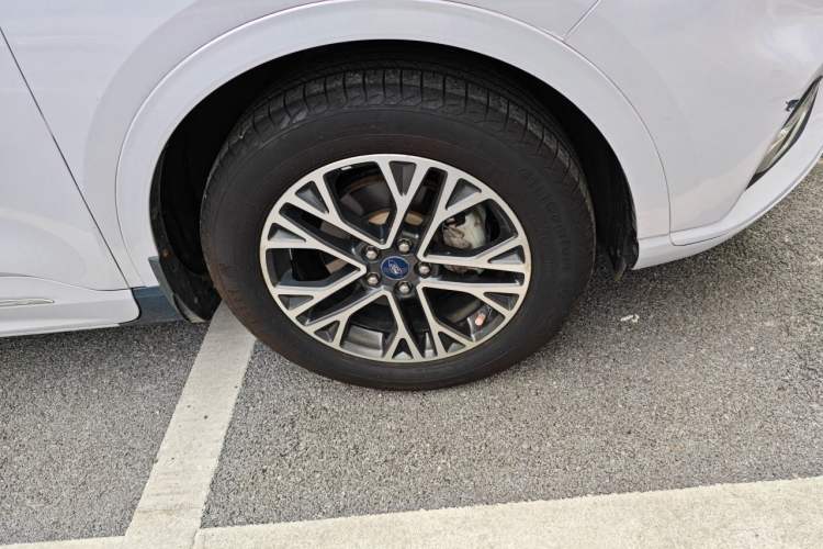 Used Ford Escape 2020 EcoBoost 245 Four-Wheel Drive Luxury Edition Right Front Wheel Hub