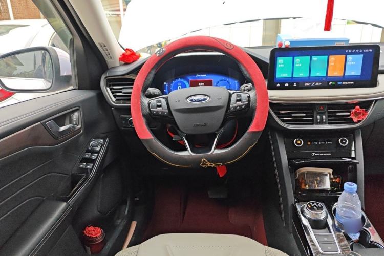 Used Ford Escape 2020 EcoBoost 245 Four-Wheel Drive Luxury Edition Steering Wheel