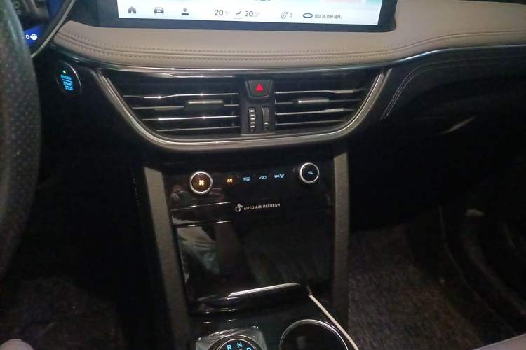 Used Ford Escape 2020 EcoBoost 245 Two-Wheel-Drive Titanium Edition Audio And AC Panel