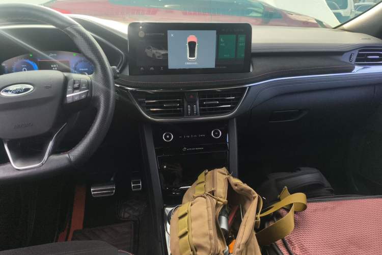 Used Ford Escape 2020 EcoBoost 245 Four-Wheel Drive ST-LINE Deluxe Edition Audio And AC Panel