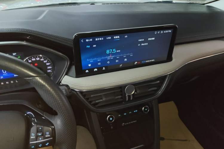 Used Ford Escape 2020 EcoBoost 245 Two-Wheel-Drive Titanium Edition Audio And AC Panel