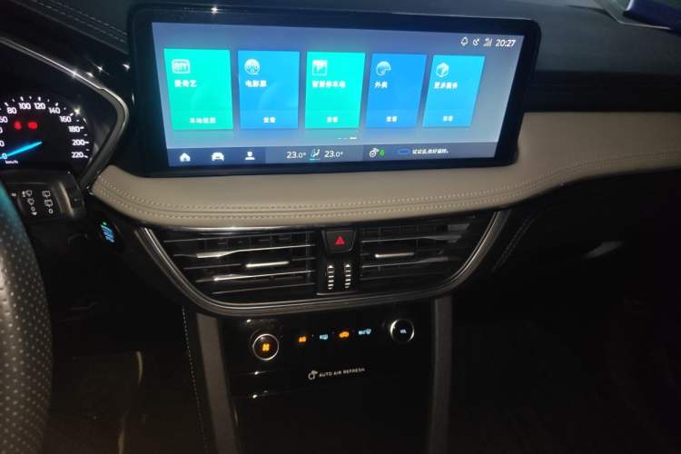 Used Ford Escape 2020 EcoBoost 245 Two-Wheel-Drive Titanium Edition Audio And AC Panel