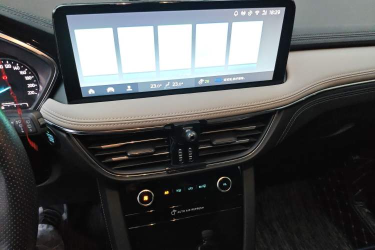 Used Ford Escape 2020 EcoBoost 245 Two-Wheel-Drive Titanium Edition Audio And AC Panel