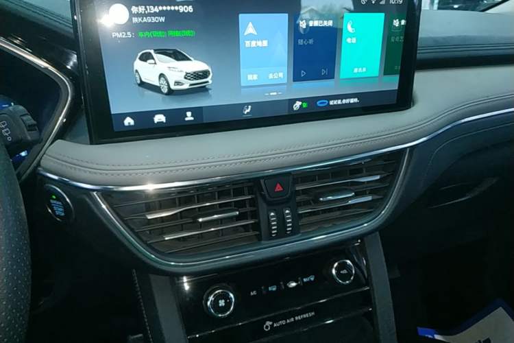 Used Ford Escape 2020 EcoBoost 245 Four-Wheel Drive Luxury Edition Audio And AC Panel
