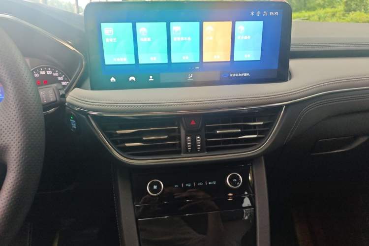 Used Ford Escape 2020 EcoBoost 245 Two-Wheel-Drive Comfort Edition Audio And AC Panel