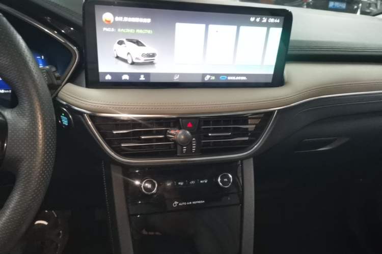 Used Ford Escape 2020 EcoBoost 245 Four-Wheel Drive Luxury Edition Audio And AC Panel