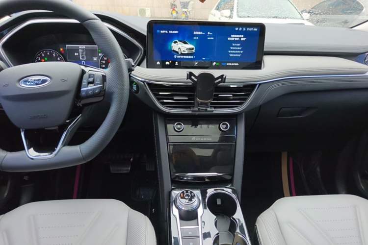 Used Ford Escape 2020 EcoBoost 245 Two-Wheel-Drive Titanium Edition Audio And AC Panel