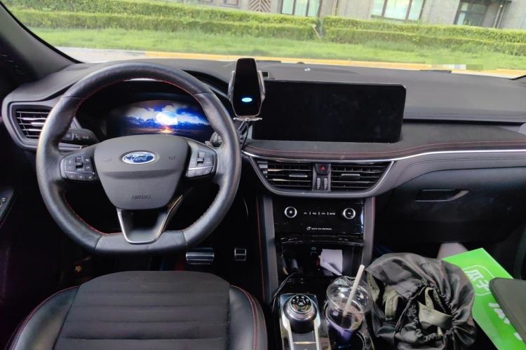 Used Ford Escape 2020 EcoBoost 245 Four-Wheel Drive ST-LINE Deluxe Edition Center Console
