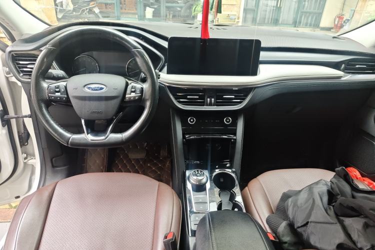 Used Ford Escape 2020 EcoBoost 245 4x4 Enjoyment Model Center Console