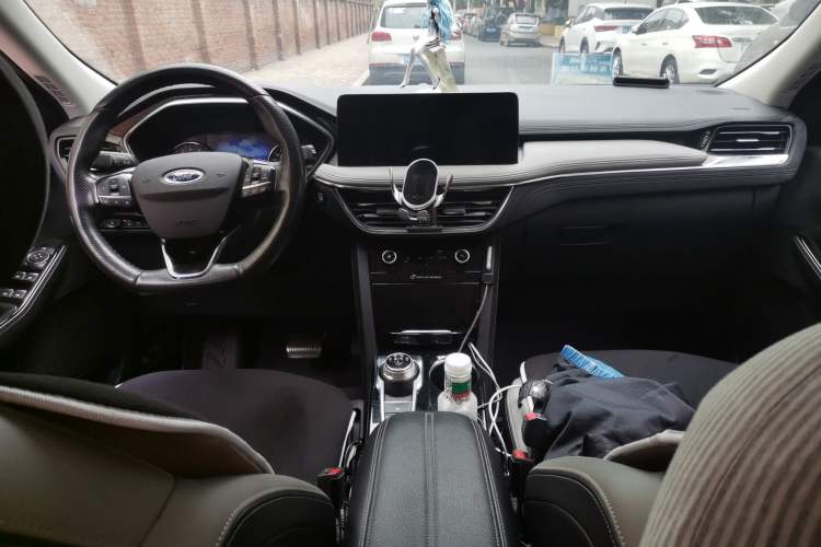 Used Ford Escape 2020 EcoBoost 245 Four-Wheel Drive Titanium Edition Center Console