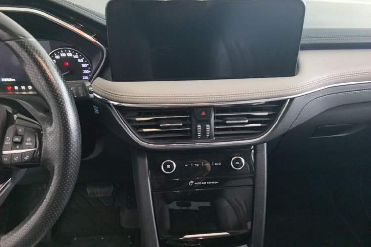 Used Ford Escape 2020 EcoBoost 245 Two-Wheel-Drive Titanium Edition Center Console