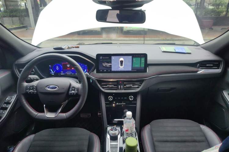 Used Ford Escape 2020 EcoBoost 245 Four-Wheel Drive ST-LINE Deluxe Edition Center Console