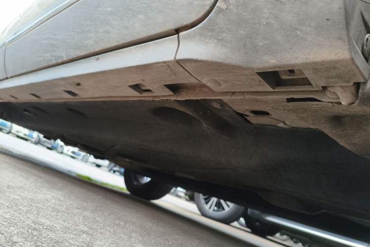 Used Ford Escape 2020 EcoBoost 245 Two-Wheel-Drive Titanium Edition Chassis Front Right