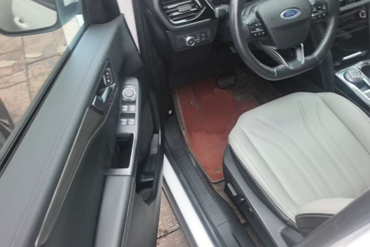 Used Ford Escape 2020 EcoBoost 245 Two-Wheel-Drive Comfort Edition Driver Seat