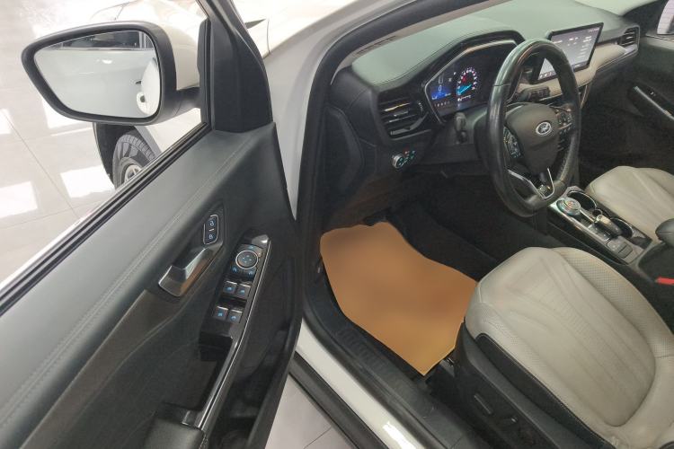 Used Ford Escape 2020 EcoBoost 245 Two-Wheel-Drive Titanium Edition Driver Seat