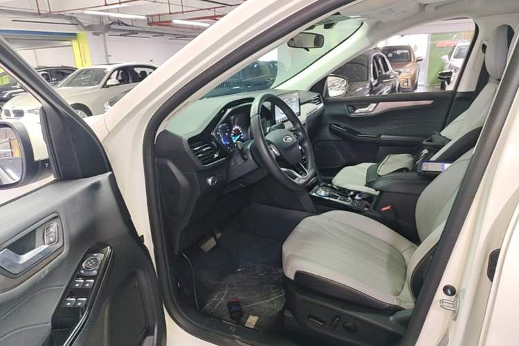 Used Ford Escape 2020 EcoBoost 245 Two-Wheel-Drive Titanium Edition Driver Seat