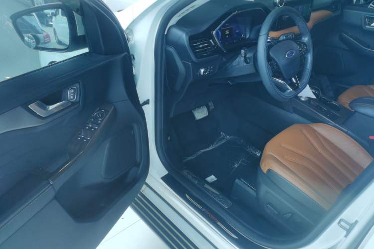Used Ford Escape 2020 EcoBoost 245 4x4 Enjoyment Model Driver Seat
