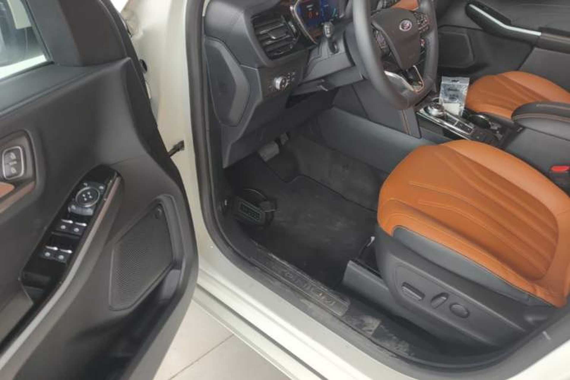 Used Ford Escape 2020 EcoBoost 245 Four-Wheel Drive Luxury Edition Driver Seat
