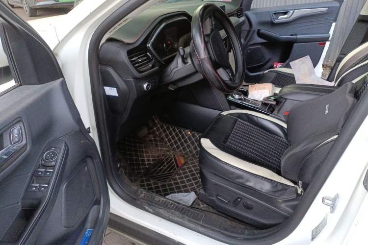 Used Ford Escape 2020 EcoBoost 245 Two-Wheel-Drive Comfort Edition Driver Seat