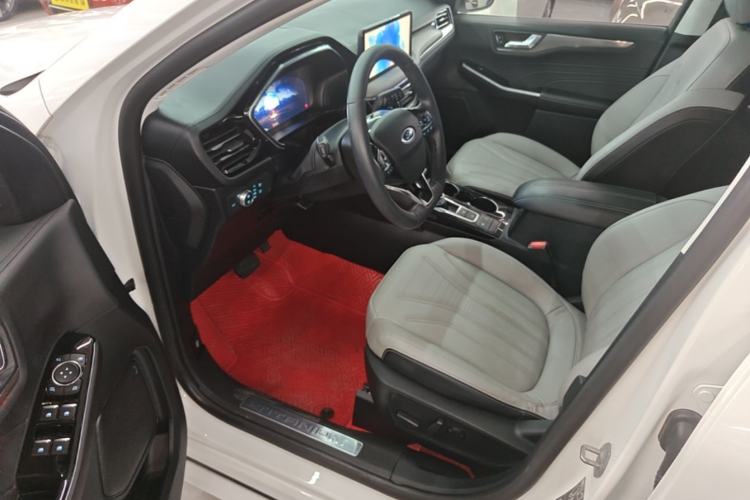 Used Ford Escape 2020 EcoBoost 245 Four-Wheel Drive Luxury Edition Driver Seat