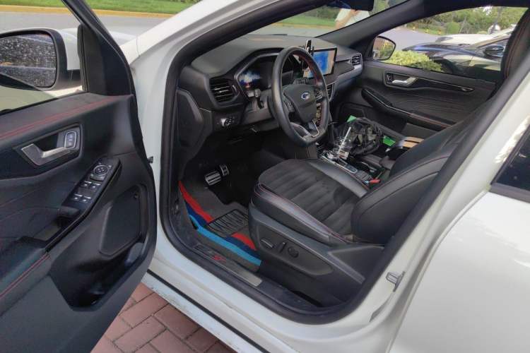 Used Ford Escape 2020 EcoBoost 245 Four-Wheel Drive ST-LINE Deluxe Edition Driver Seat