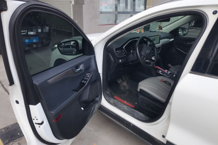 Used Ford Escape 2020 EcoBoost 245 Two-Wheel-Drive Titanium Edition Driver Seat