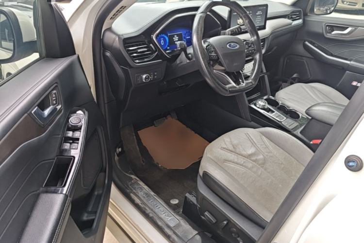 Used Ford Escape 2020 EcoBoost 245 Four-Wheel Drive Luxury Edition Driver Seat
