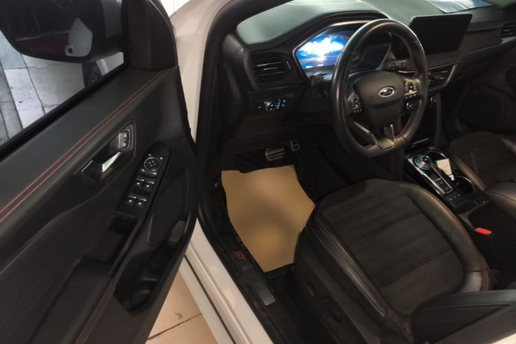Used Ford Escape 2020 EcoBoost 245 Four-Wheel Drive ST-LINE Deluxe Edition Driver Seat