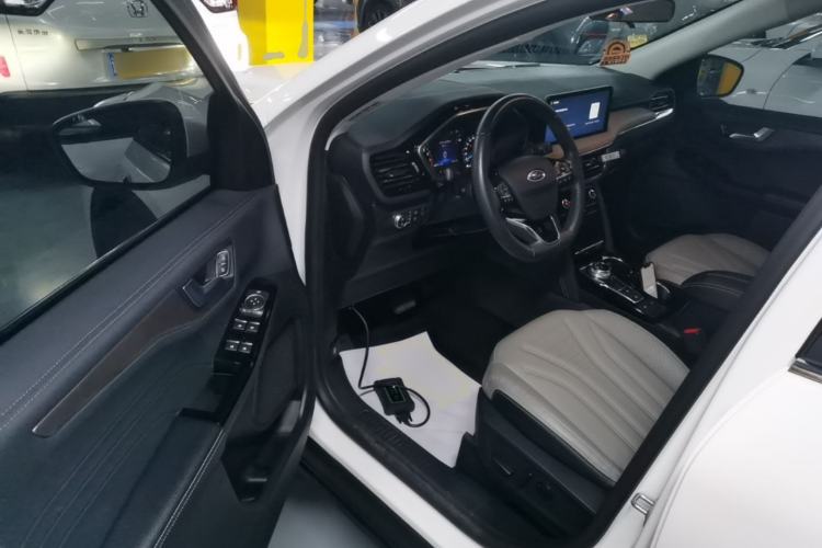 Used Ford Escape 2020 EcoBoost 245 Two-Wheel-Drive Titanium Edition Driver Seat