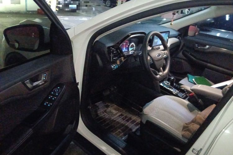 Used Ford Escape 2020 EcoBoost 245 Two-Wheel-Drive Comfort Edition Driver Seat