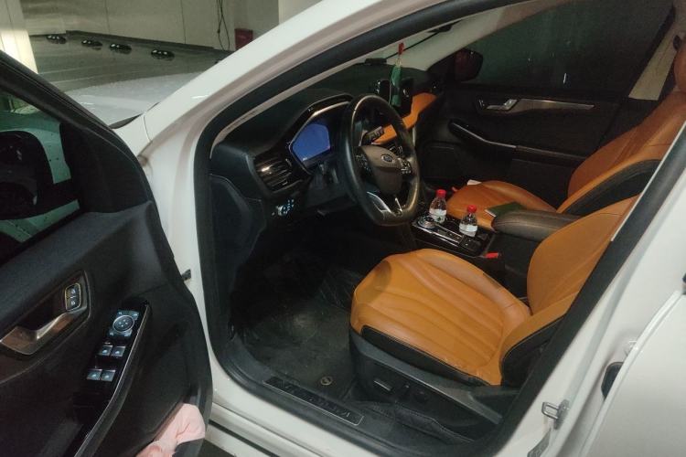 Used Ford Escape 2020 EcoBoost 245 Four-Wheel Drive Luxury Edition Driver Seat