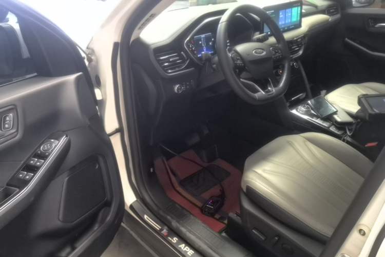 Used Ford Escape 2020 EcoBoost 245 Two-Wheel-Drive Titanium Edition Driver Seat
