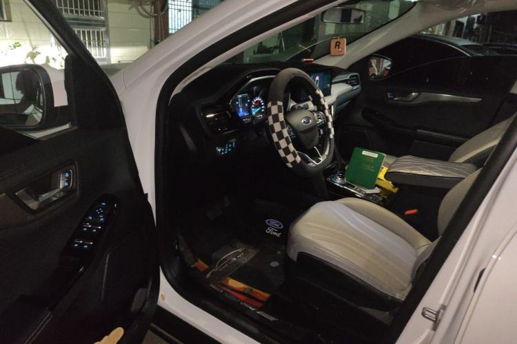 Used Ford Escape 2020 EcoBoost 245 Two-Wheel-Drive Titanium Edition Driver Seat