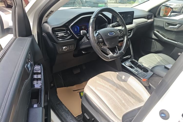 Used Ford Escape 2020 EcoBoost 245 Four-Wheel Drive Luxury Edition Driver Seat