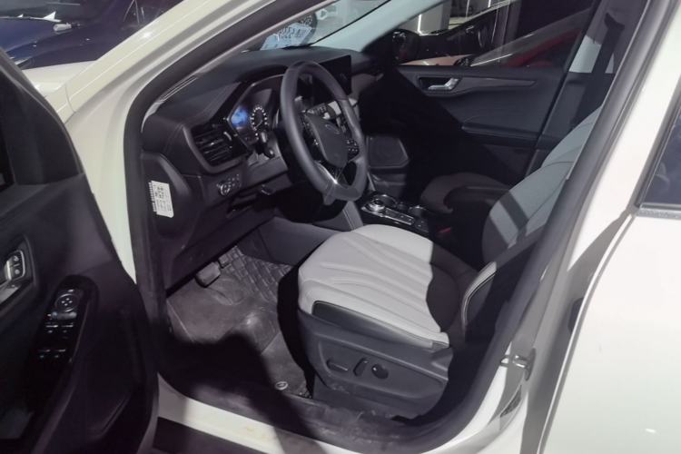 Used Ford Escape 2020 EcoBoost 245 Two-Wheel-Drive Titanium Edition Driver Seat