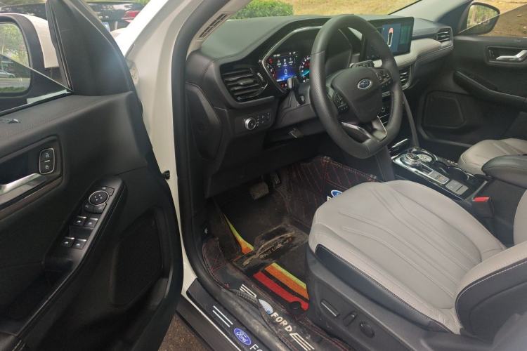 Used Ford Escape 2020 EcoBoost 245 Two-Wheel-Drive Comfort Edition Driver Seat