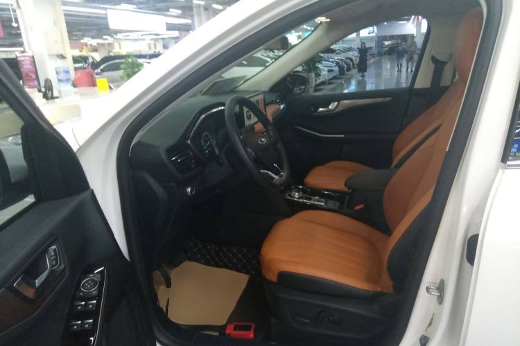 Used Ford Escape 2020 EcoBoost 245 Two-Wheel-Drive Titanium Edition Driver Seat