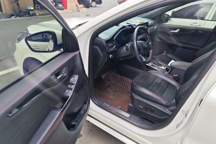 Used Ford Escape 2020 EcoBoost 245 Four-Wheel Drive ST-LINE Deluxe Edition Driver Seat