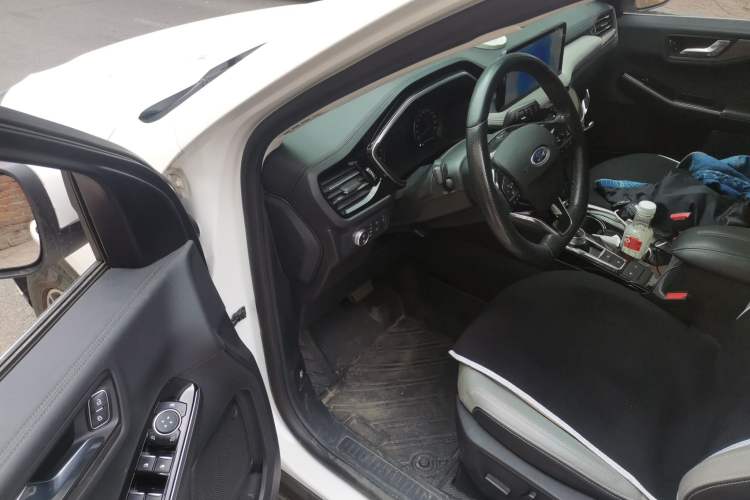 Used Ford Escape 2020 EcoBoost 245 Four-Wheel Drive Titanium Edition Driver Seat