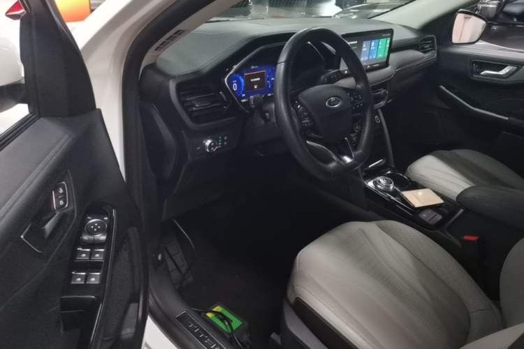 Used Ford Escape 2020 EcoBoost 245 Four-Wheel Drive Luxury Edition Driver Seat