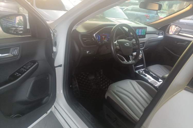 Used Ford Escape 2020 EcoBoost 245 Four-Wheel Drive Luxury Edition Driver Seat