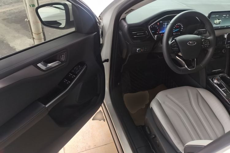 Used Ford Escape 2020 EcoBoost 245 Two-Wheel-Drive Titanium Edition Driver Seat