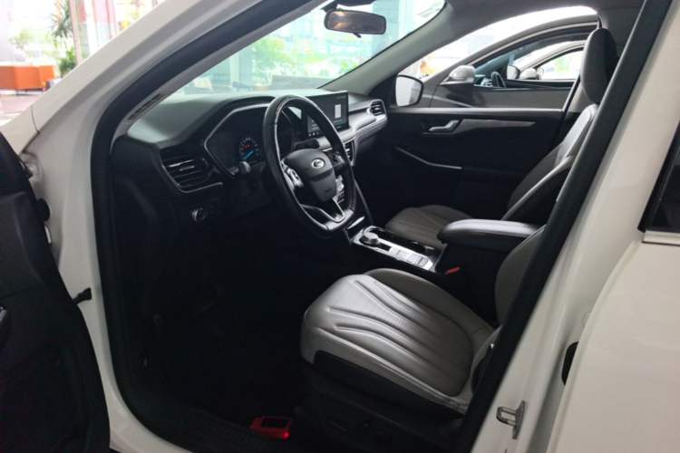 Used Ford Escape 2020 EcoBoost 245 Two-Wheel-Drive Titanium Edition Driver Seat